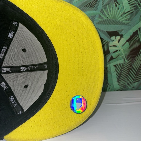 New era Detroit tigers fitted hat size 8 (Michigan color-way) super rare🔥🔥🔥 - Picture 3 of 5